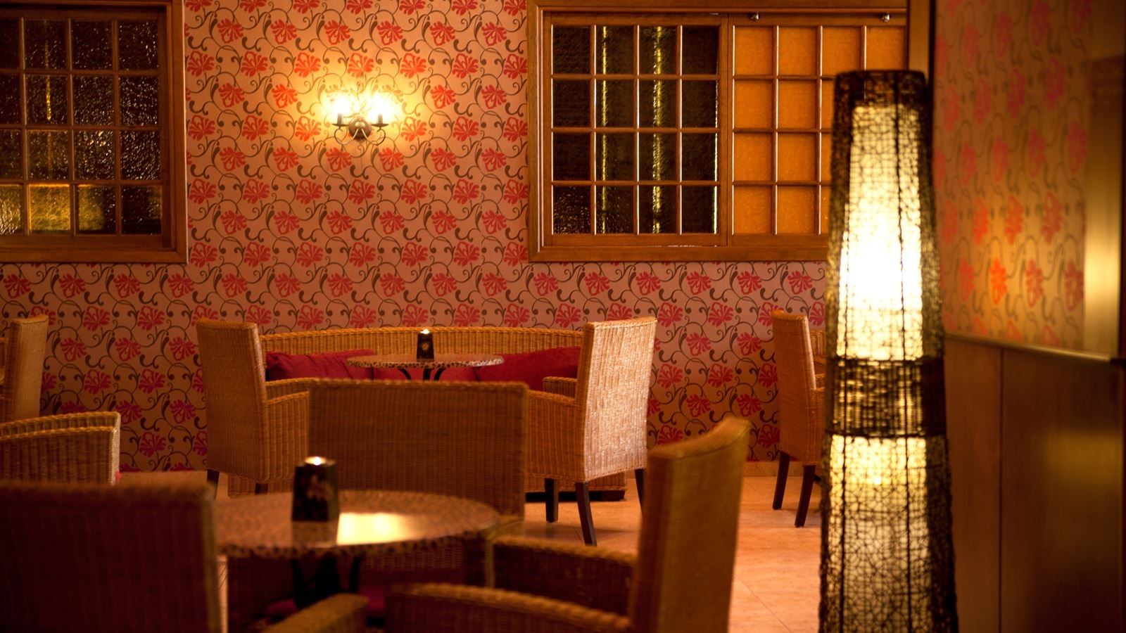 bars-aquarium-bar