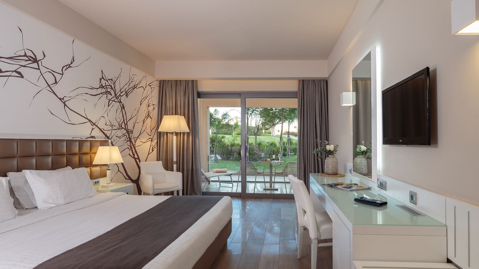 rooms-deluxe-room-balcony-or-terrace