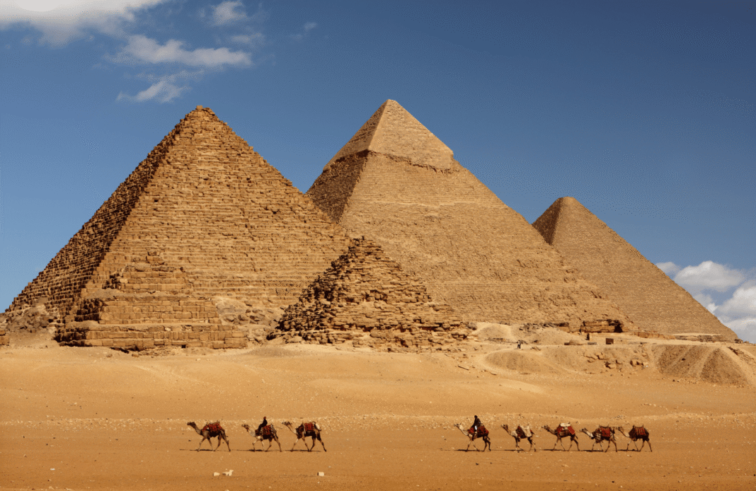 piramidy-w-egipcie-tajemnice-staro-ytno-ci-coral-travel