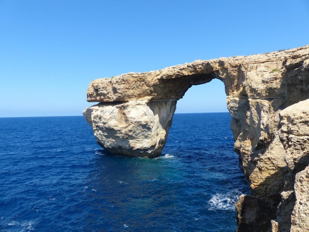 Formacja skalna Azure Window na wyspie Gozo na Malcie