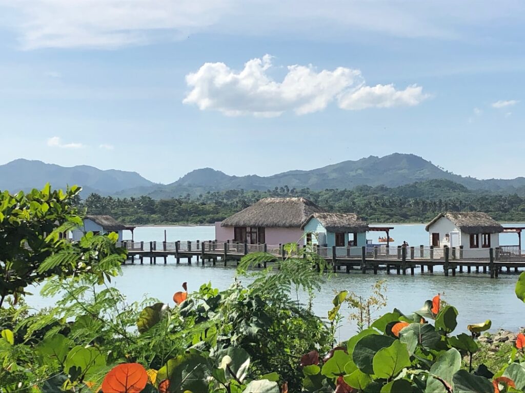 Kolejka linowa Teleférico w Puerto Plata na tle zielonych gór
