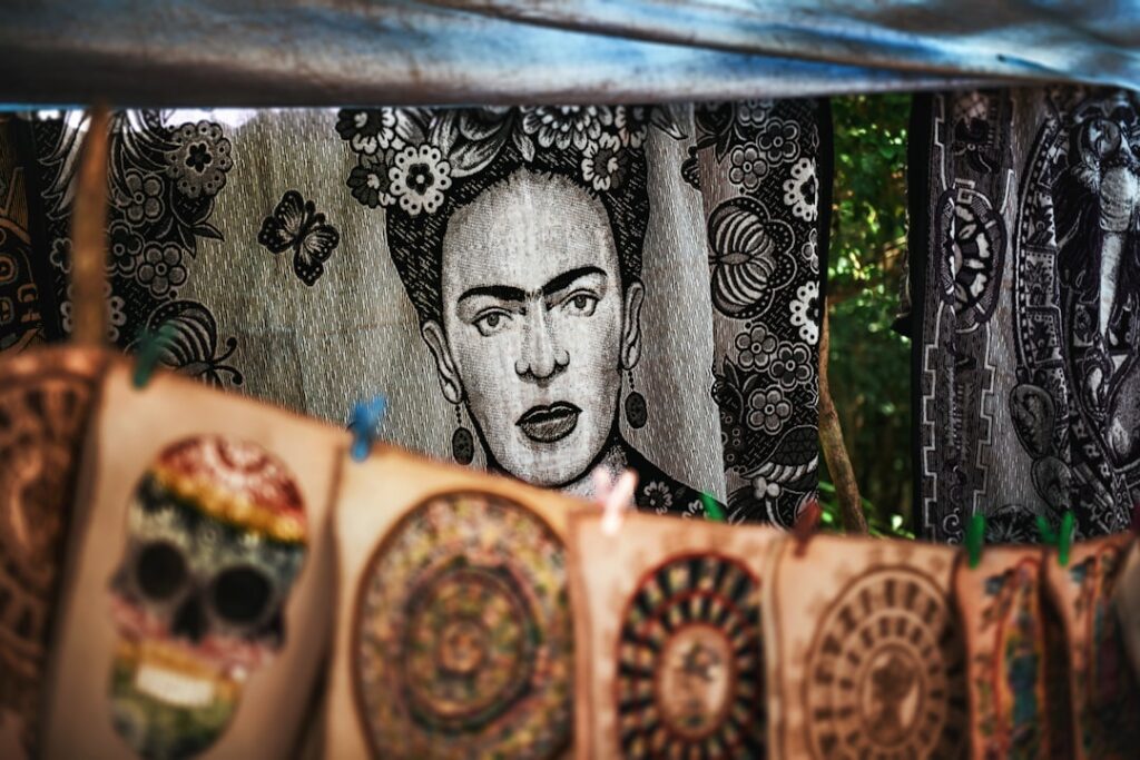 Wizerunek Fridy Kahlo na rękodziele w dzielnicy Coyoacán w Mexico City