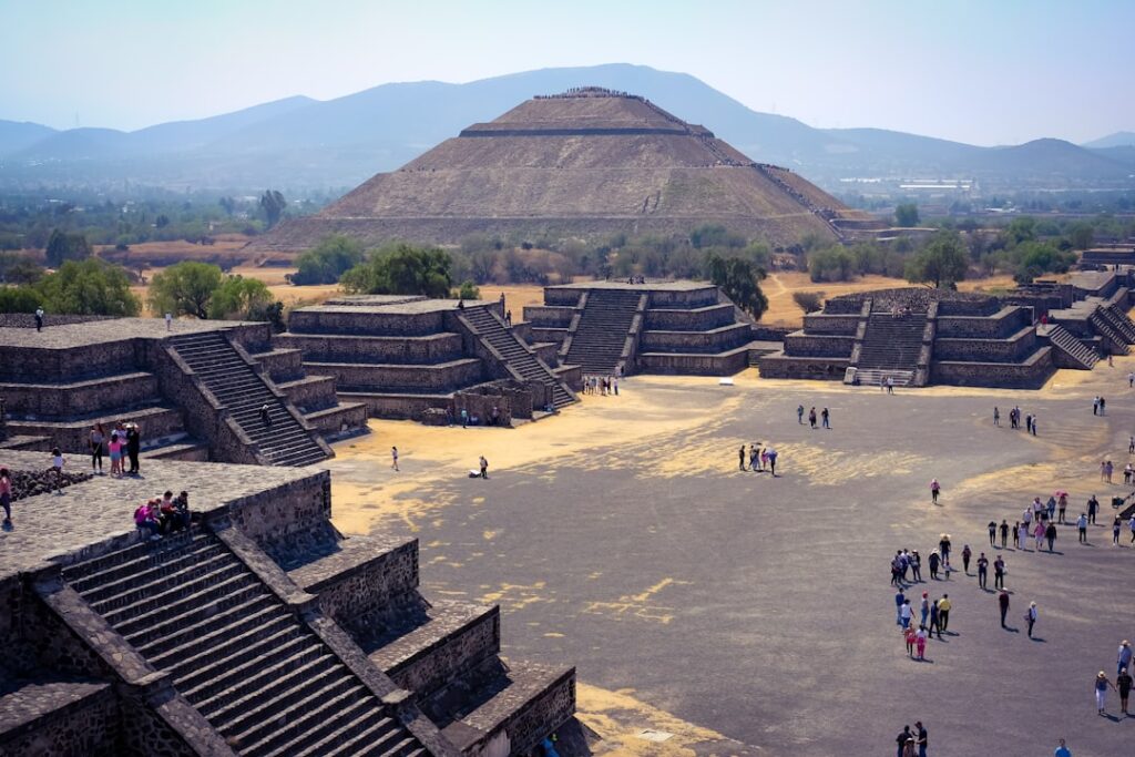 Piramidy Słońca i Księżyca w Teotihuacan, starożytne ruiny niedaleko Mexico City