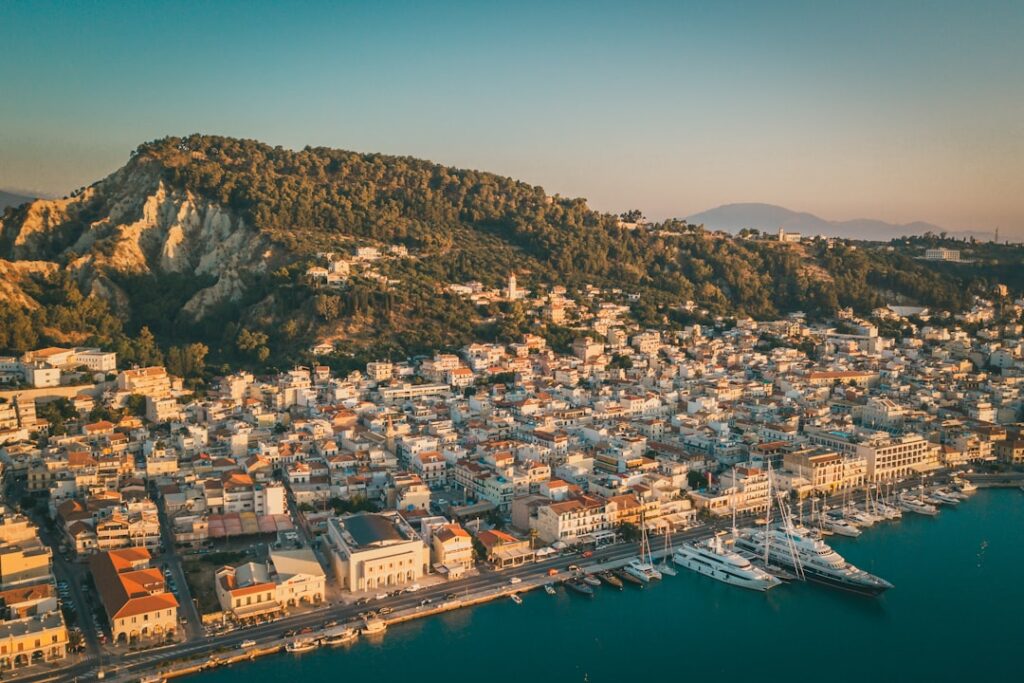 Port i dzwonnica w mieście Zakynthos – stolica wyspy