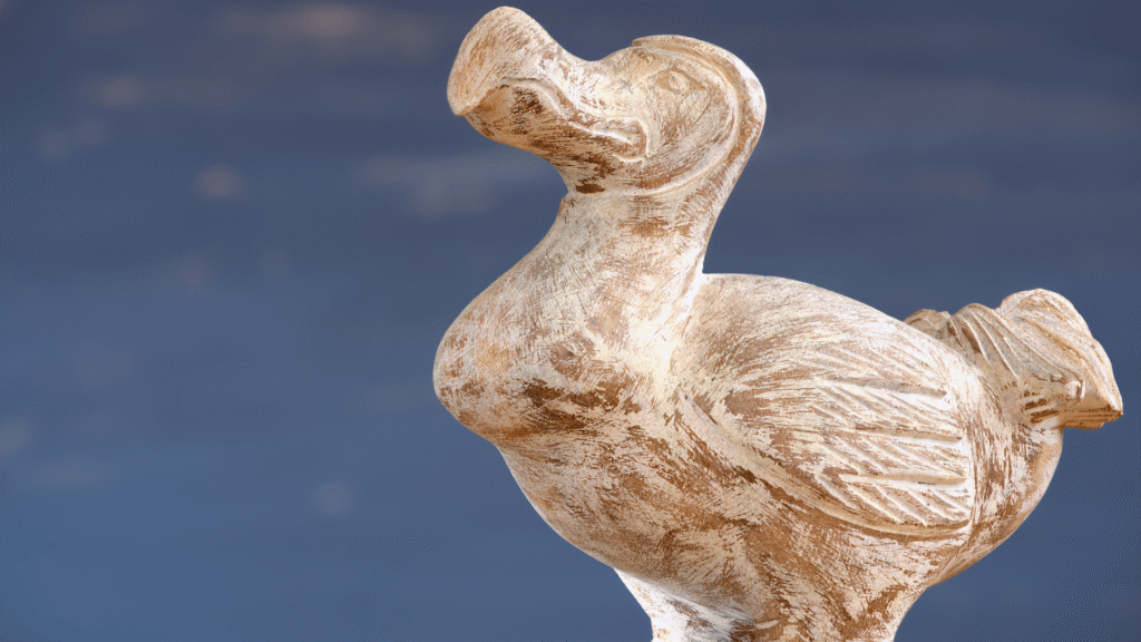 Drewniana figurka ptaka dodo, symbolu Mauritiusa