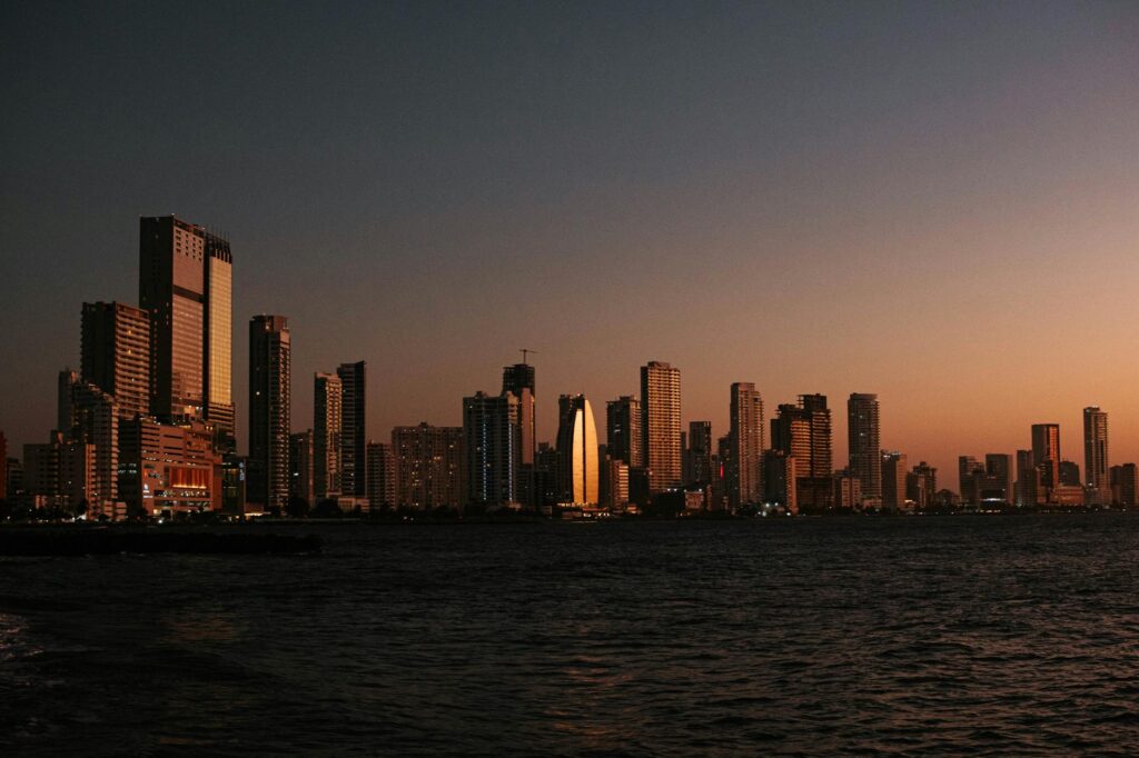 Panorama Cartageny de Indias z widokiem na stare miasto i nowoczesną część Kolumbii