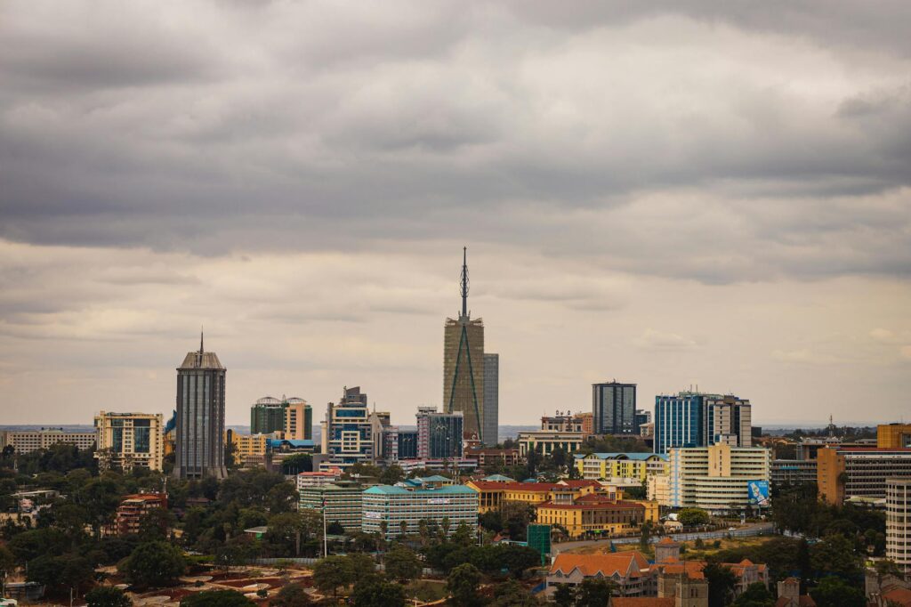 Panorama Nairobi, stolicy Kenii, z nowoczesną zabudową miejską