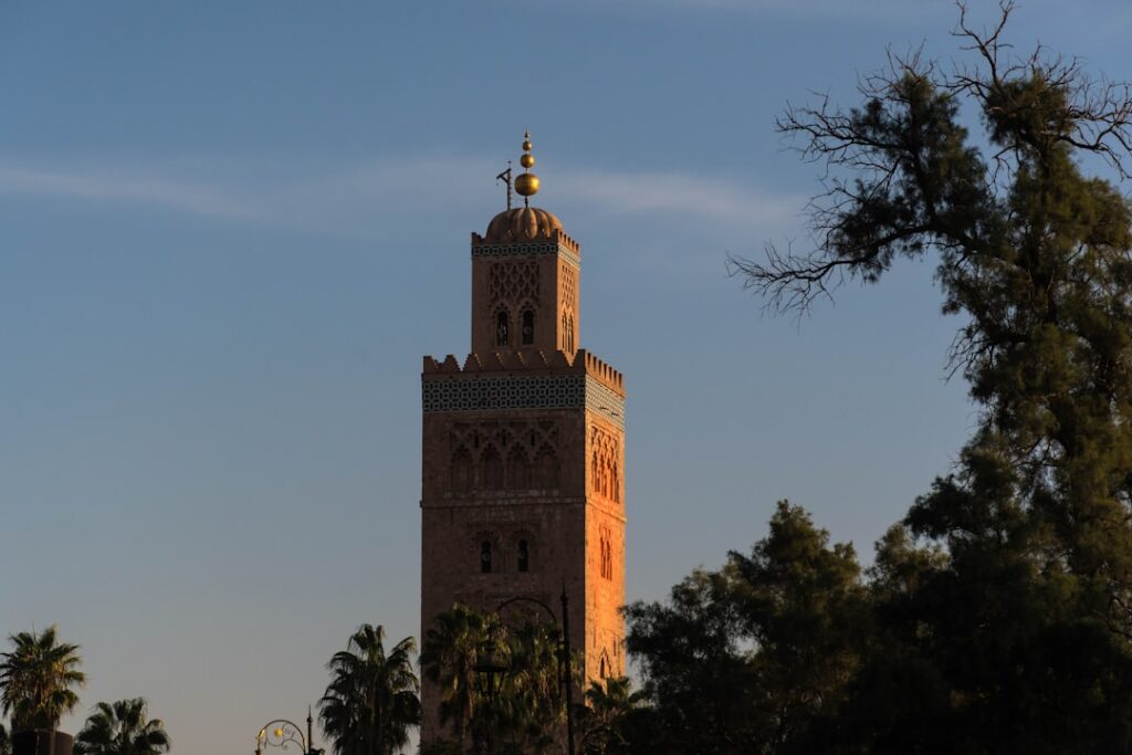 Meczet Koutoubia w Marrakeszu sfotografowany o zachodzie słońca
