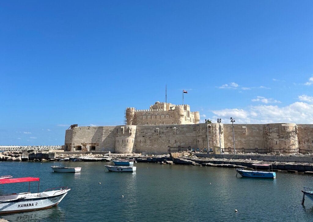 Panorama Cytadeli Qaitbey w Aleksandrii widziana od strony portu