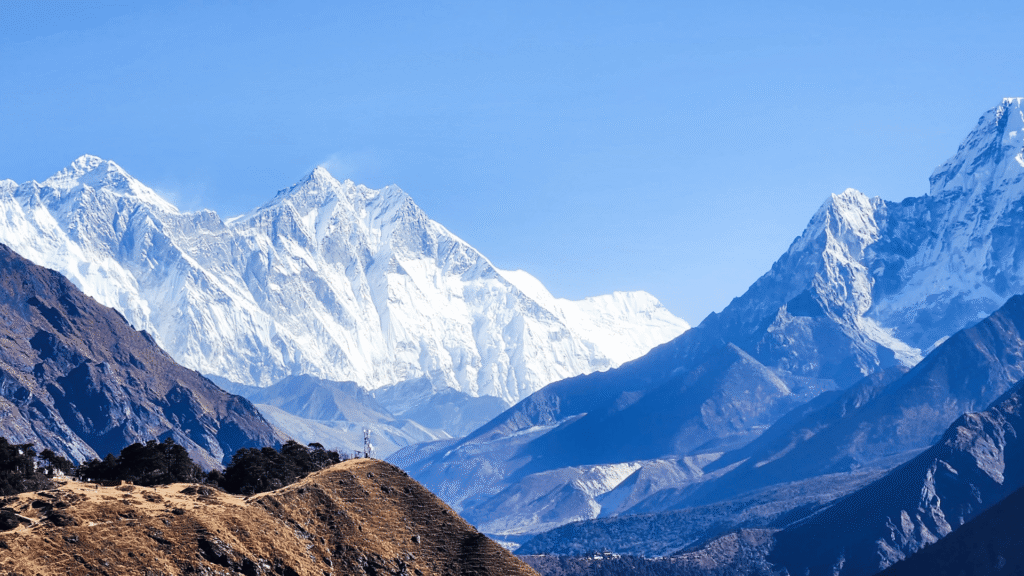 Panorama Mount Everest w Himalajach – Korona Ziemi i najwyższy szczyt świata