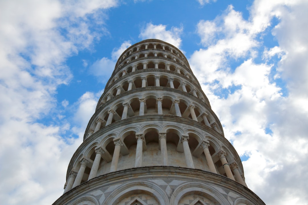 Krzywa Wieża w Pizie i katedra na Piazza dei Miracoli w Toskanii