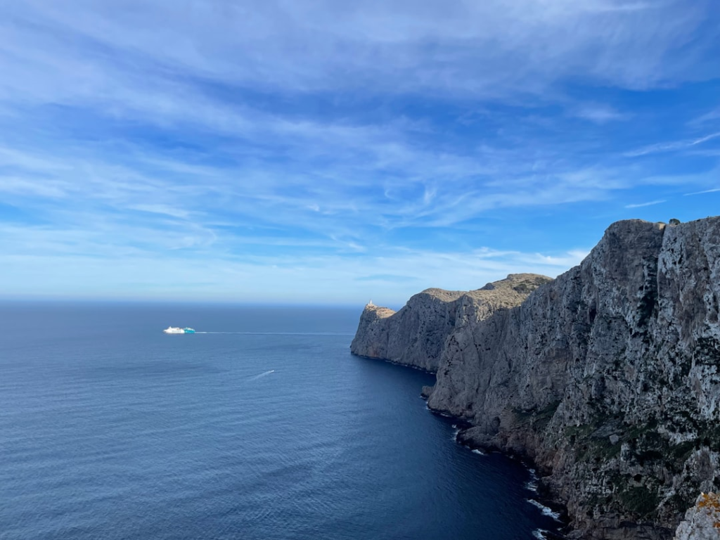 Cap de Formentor na Majorce – skaliste klify i turkusowe wody Morza Śródziemnego