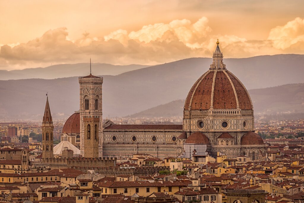 Panorama Florencji z katedrą Santa Maria del Fiore w regionie Toskania