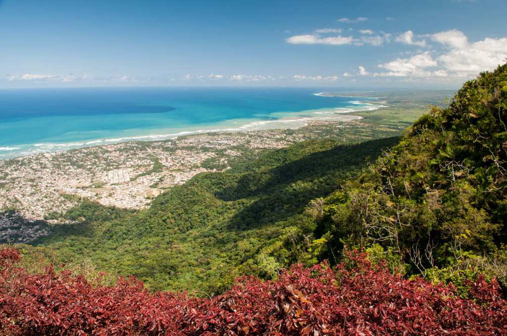 Panorama Puerto Plata i wybrzeża Dominikany widziana z góry Isabel de Torres