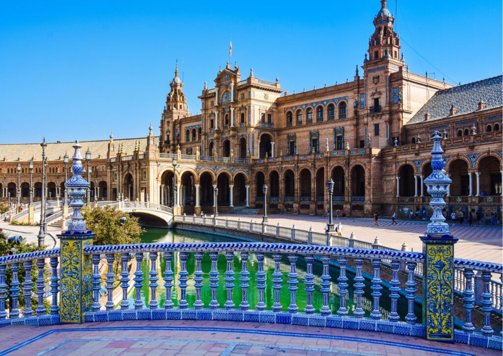 Plaza de España w Sewilli – monumentalny plac i jeden z najbardziej znanych zabytków Andaluzji