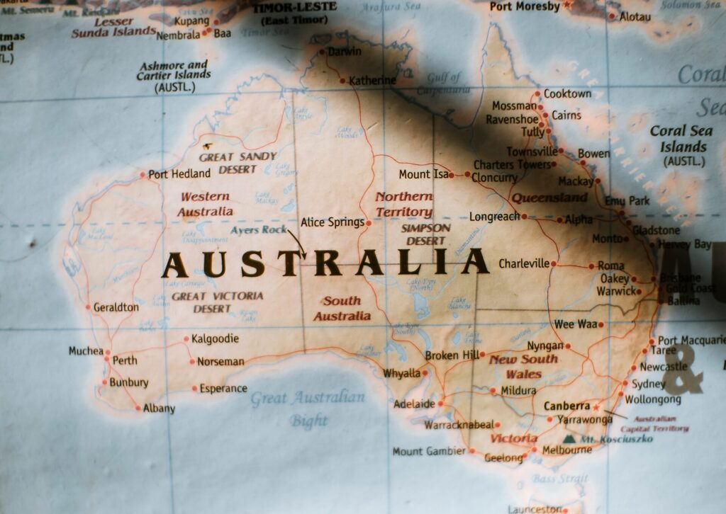 Mapa Australii pokazująca kontynent i główne regiony kraju